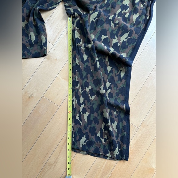 Topshop Cropped Camo Pants in Size 6 - Picture 4 of 9